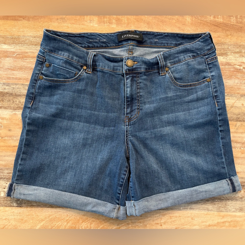 Liverpool the Walking Shorts Rolled Hem Mid-Wash Denim Size 16W Stretch